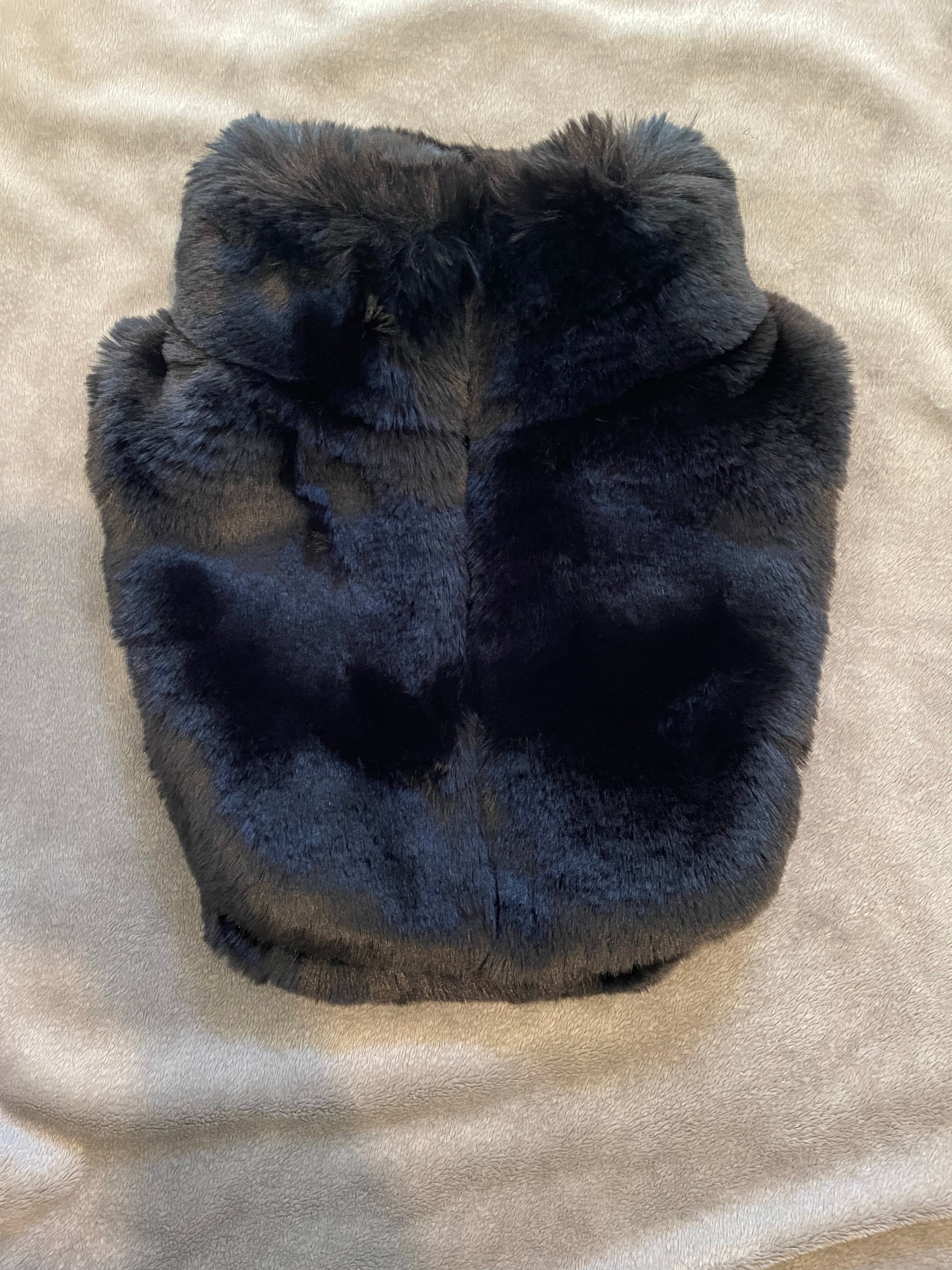 Black fur vest (Pre-order)
