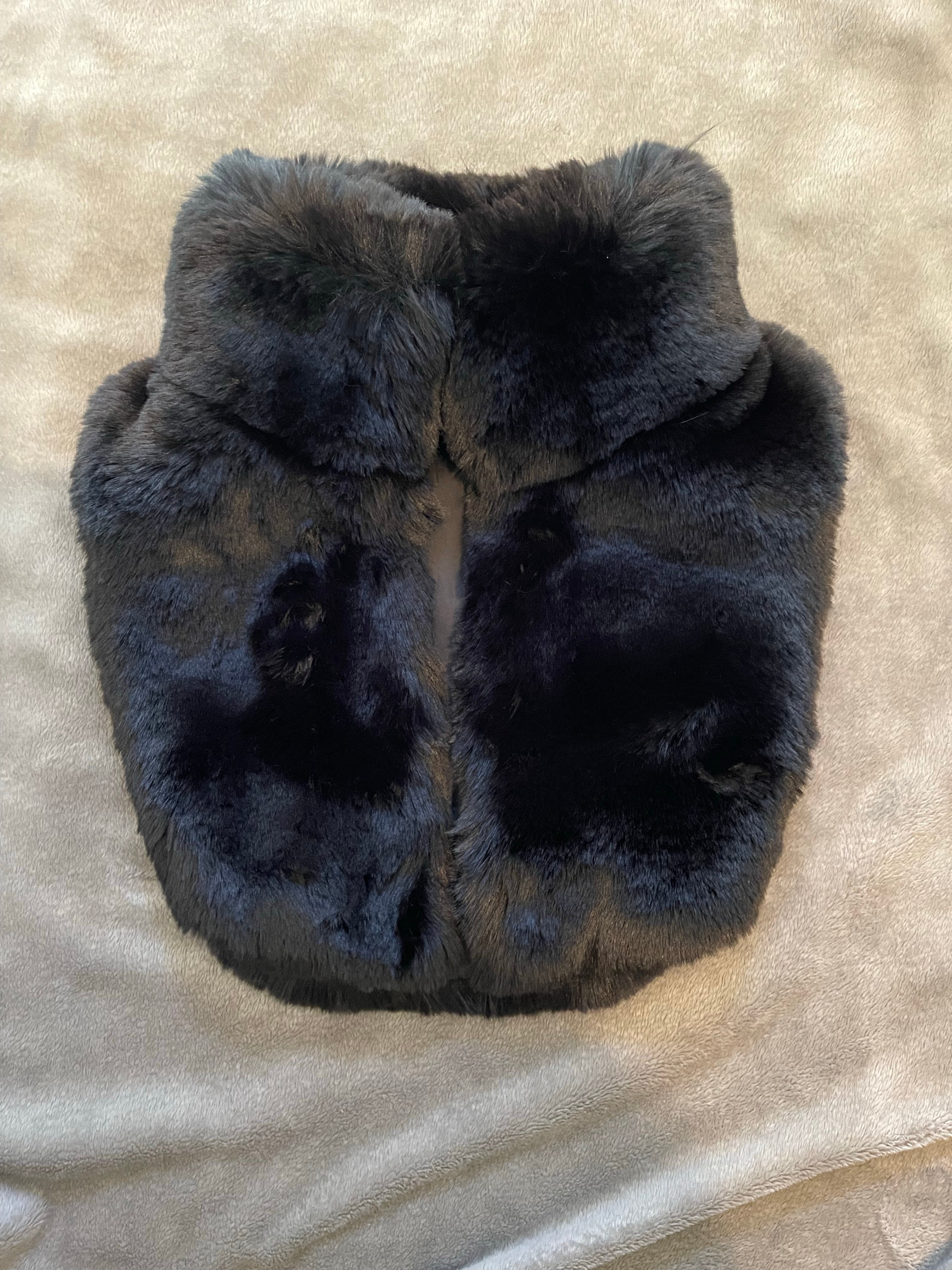 Black fur vest (Pre-order)